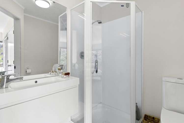 32 Walter Road Lowry Bay_10