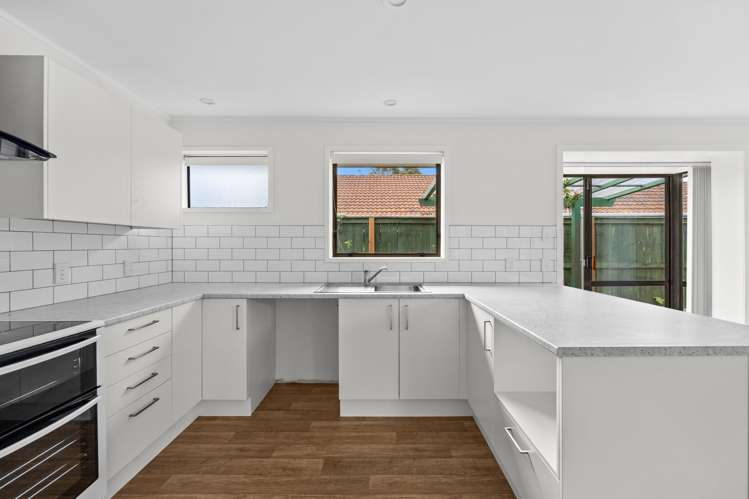 1/6 Annette Avenue Te Atatu South_6