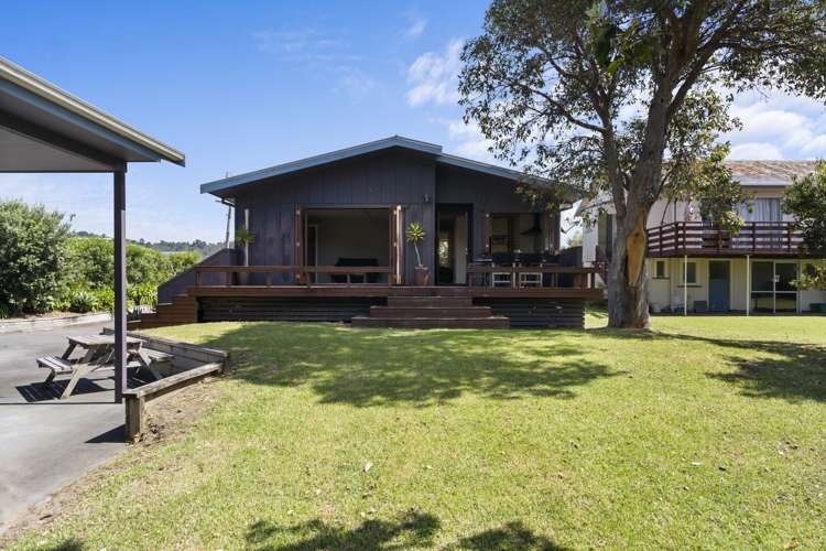 506 Ocean Road Whangamata_36