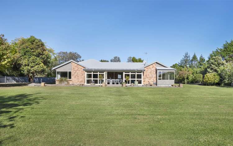 98 Polson Hill Drive Aokautere_1