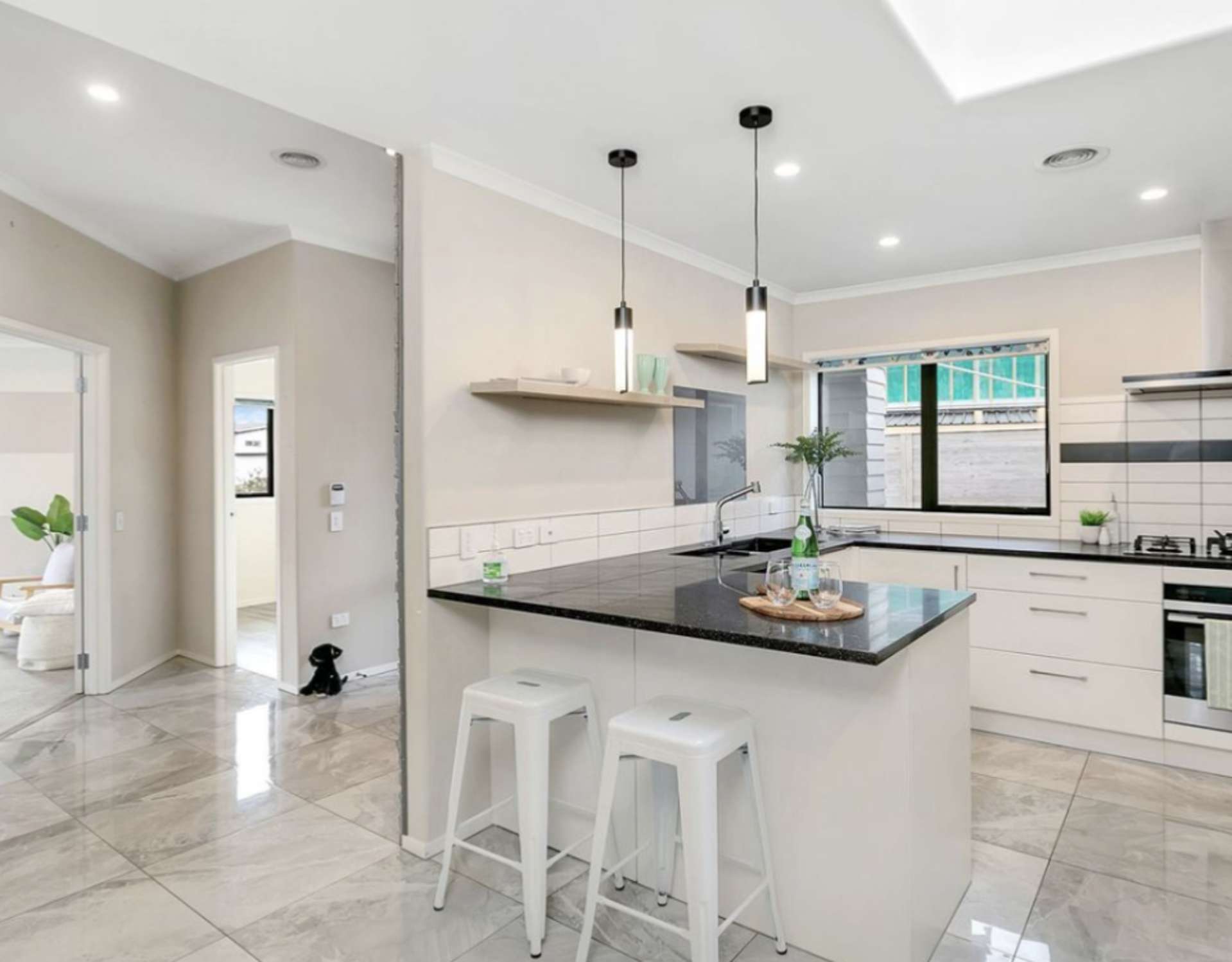 117 Queen Charlotte Drive Aotea Porirua City Houses for Rent