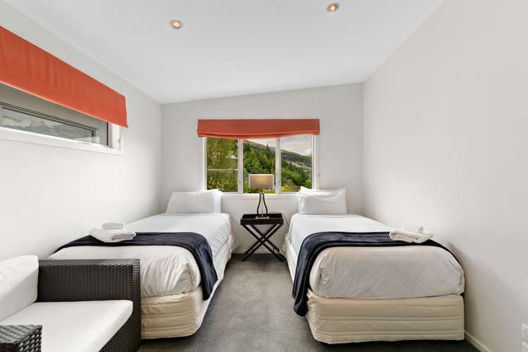 21 Olivers Place Queenstown_24