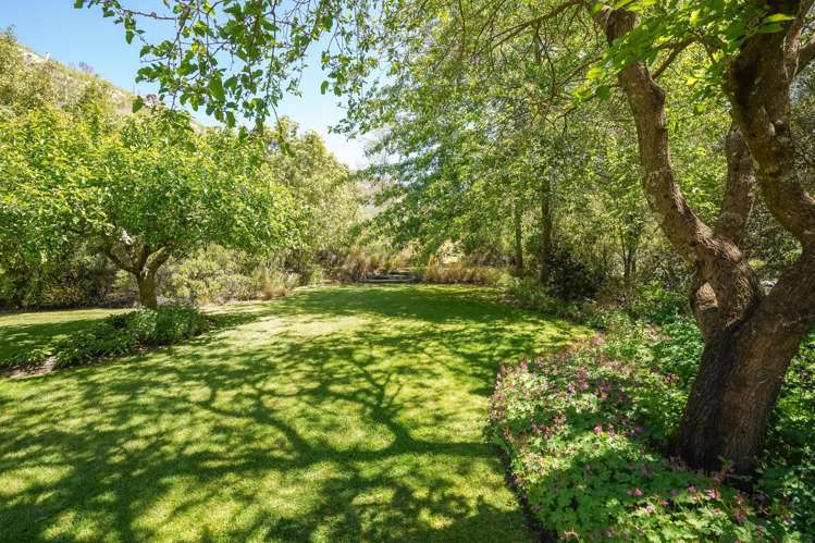 697 Leader Road East Parnassus_26