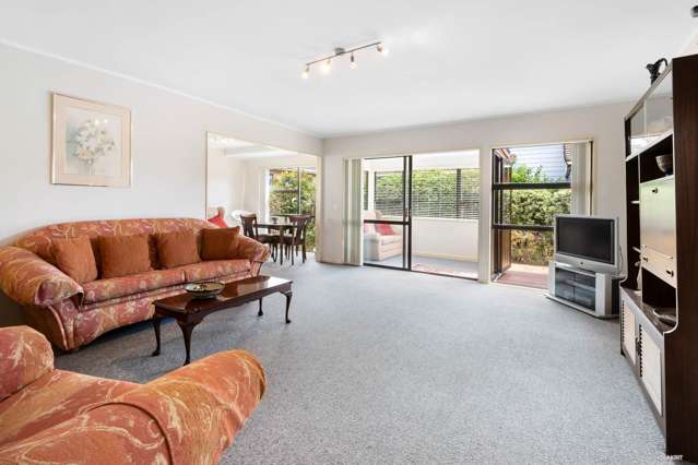 7b Beach Road Orewa_1