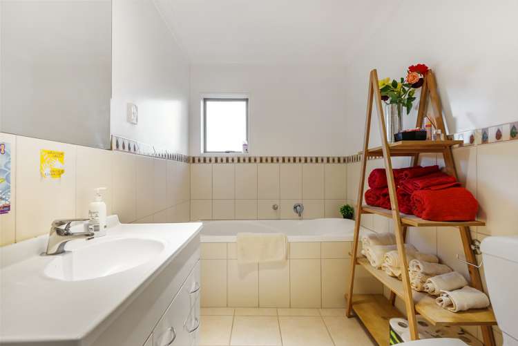 7 Exotic Place Massey_18