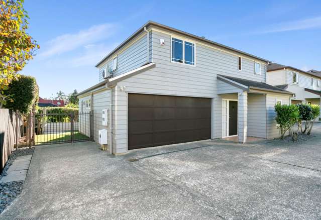 Modern, Sunny & Easy-Care - Family Living