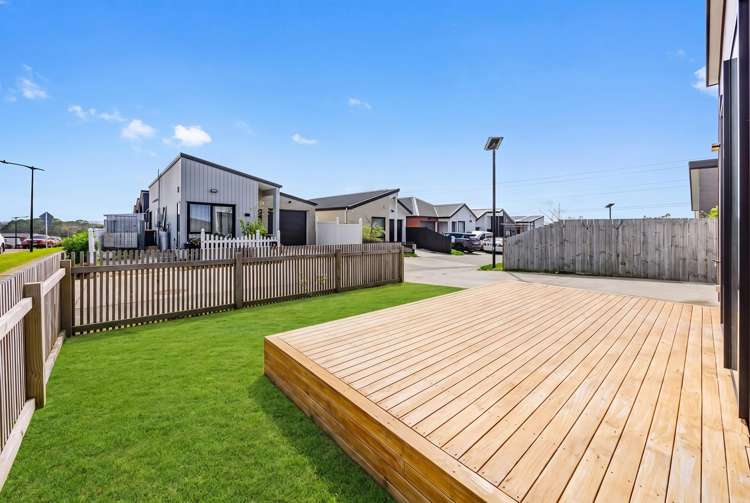 16 Taiororua Avenue Massey_17