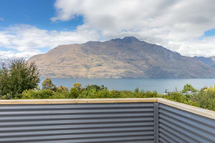 19a Arawata Terrace Fernhill/Sunshine Bay_12