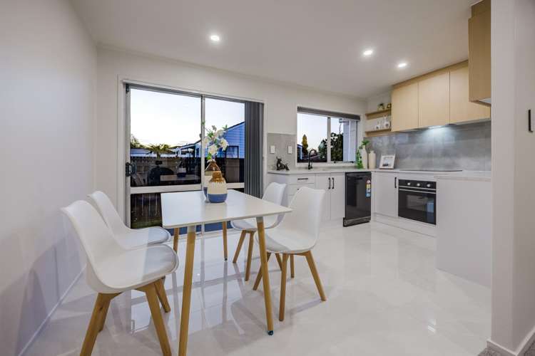 2/11 Sharivari Place Conifer Grove_7