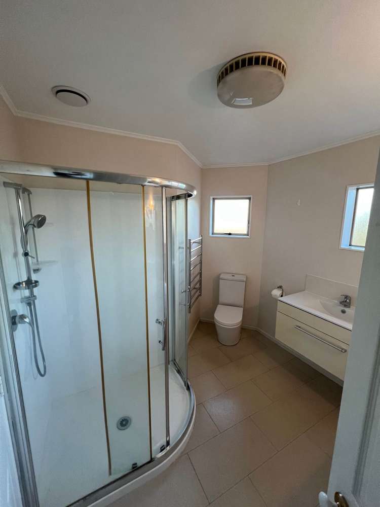 17a Tirimoana Road Te Atatu South_12