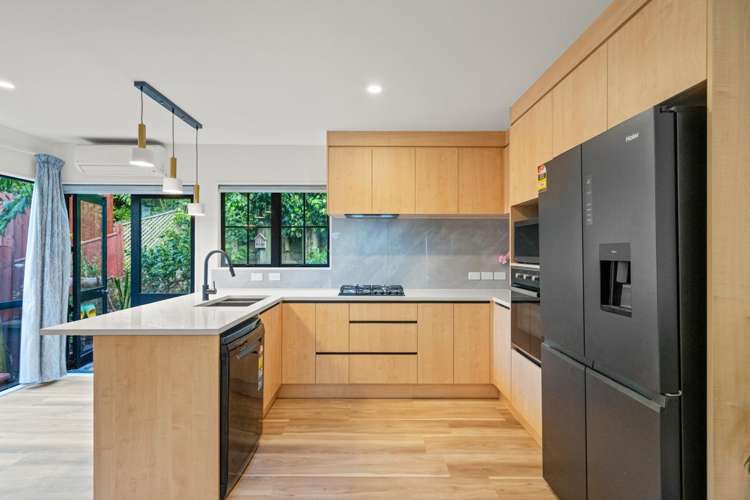 3/19 Langana Avenue_3