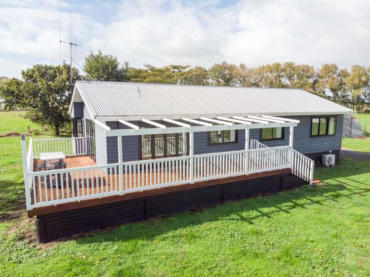 230 Central Road North Waitakaruru_32