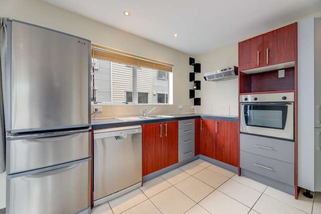 8/443 Hereford Street Linwood_1