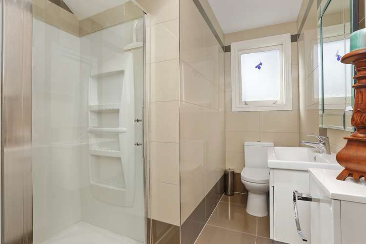 186 Boord Crescent Kumeu_21