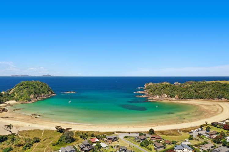 8 & 10 Edgewater Place Matapouri_1