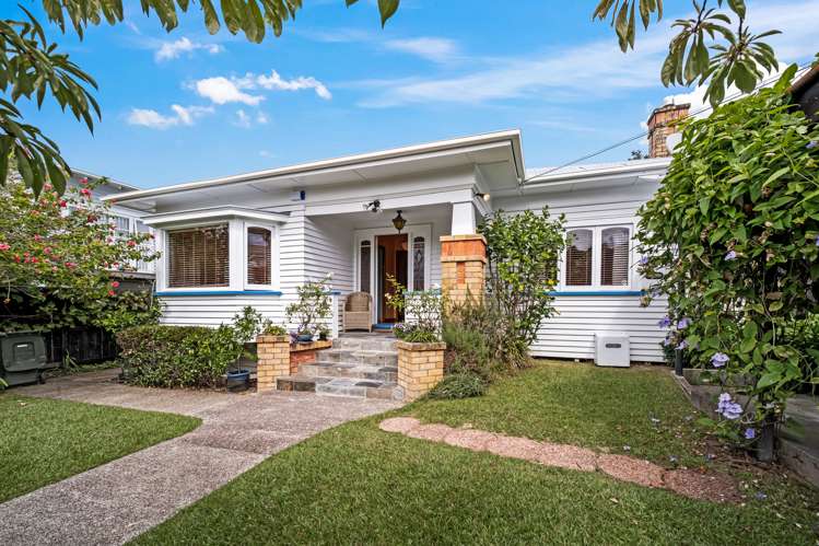 10 Riro Street Point Chevalier_17