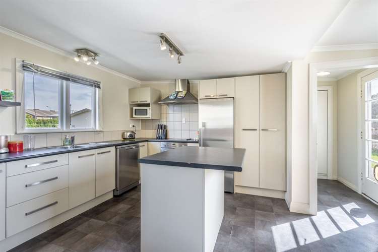 12 Avenal Street Avenal_4