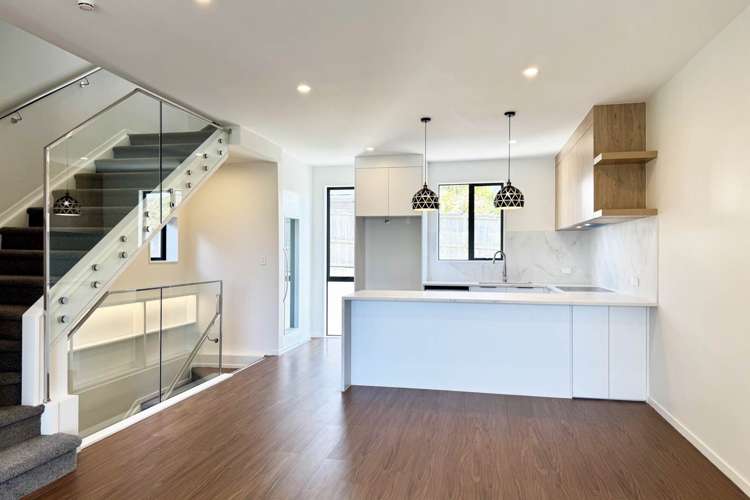 6/20 Penzance Road_5
