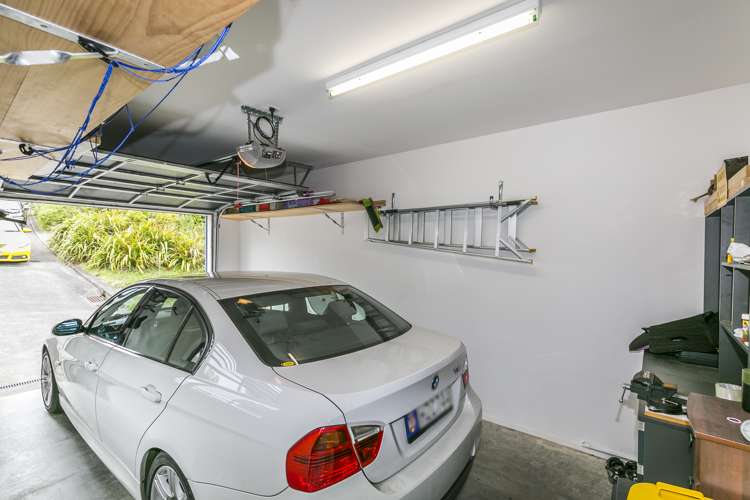 82 Saddleback Grove Karori_16