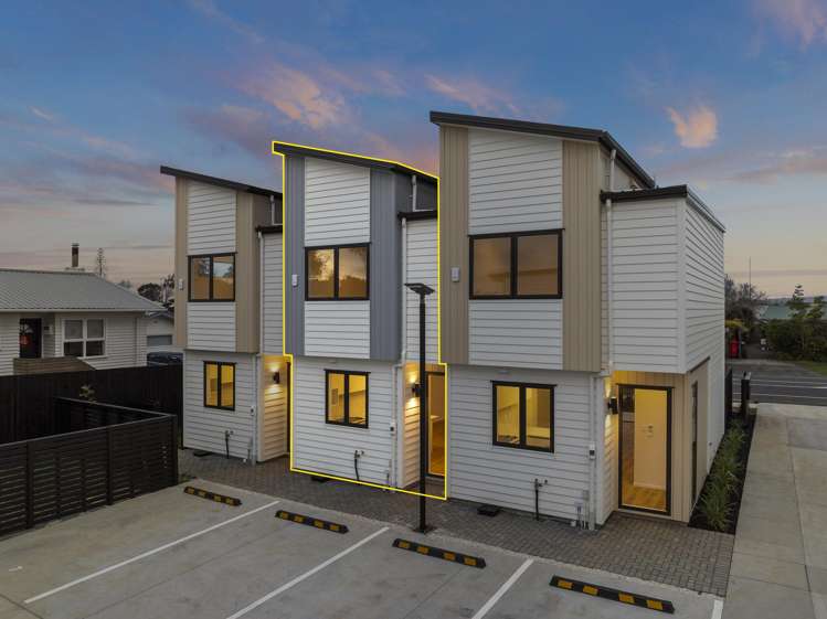 2/101 Botany Road Botany Downs_0