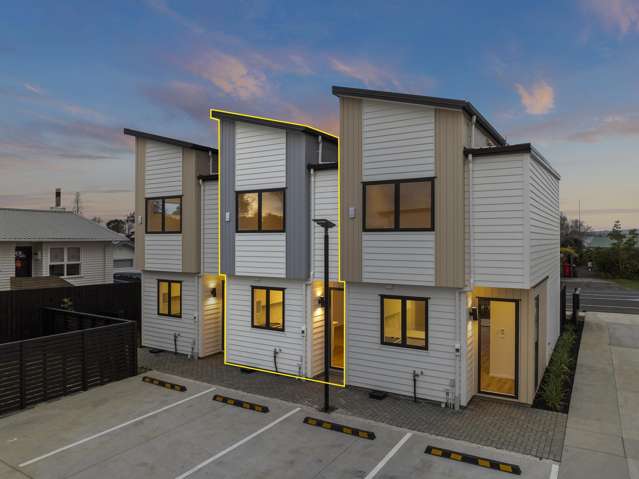 2/101 Botany Road Botany Downs_1