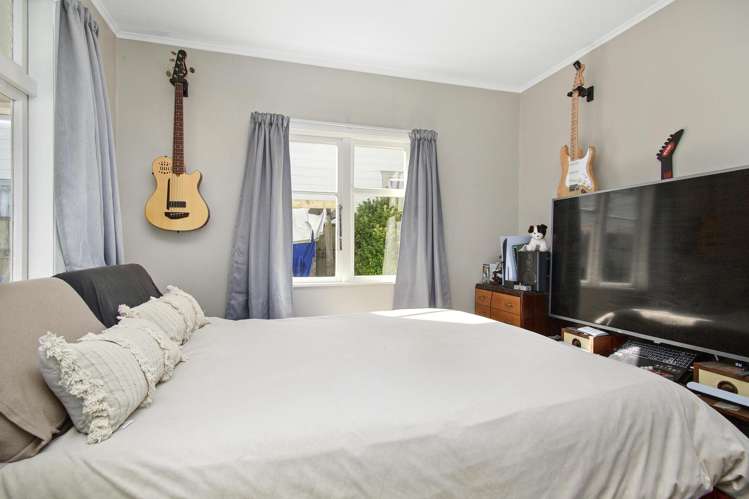 16 Riddlers Crescent Petone_7