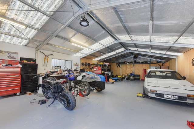 Huge Garaging, Endless Possibilities!