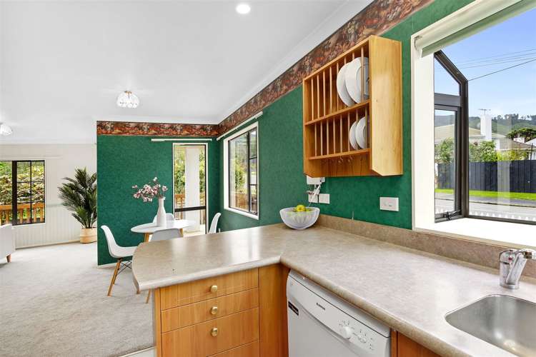 23a Larsen Crescent Tawa_9