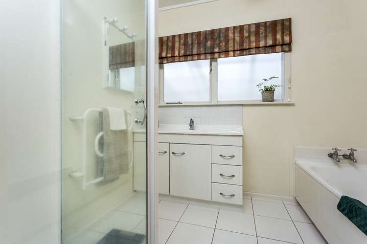 64 Eskdale Road Birkdale_13