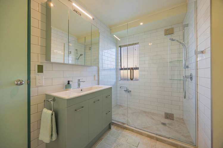1/1031 Beach Road Torbay_24