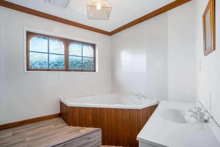 241 Gap Road West Winton_15