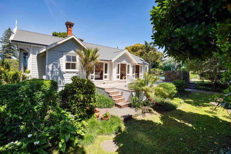 707 & 707B New North Road Mount Albert_46