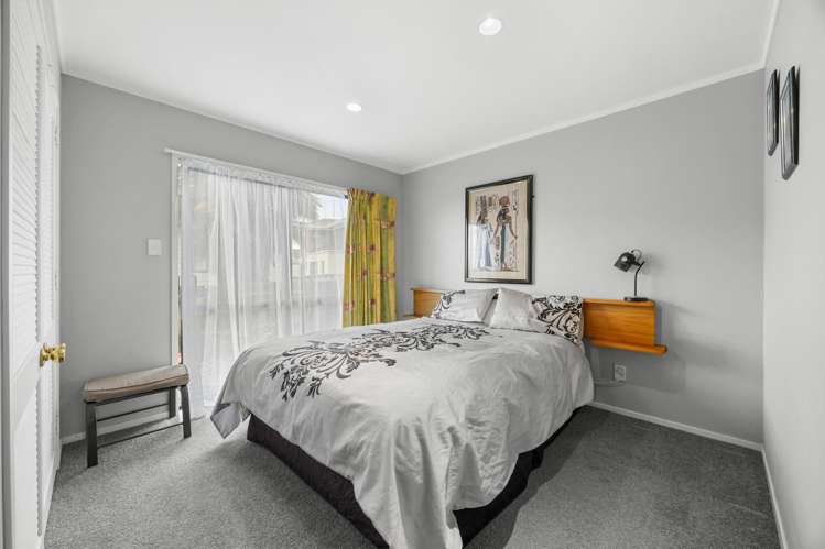 207 Royal Road Massey_15