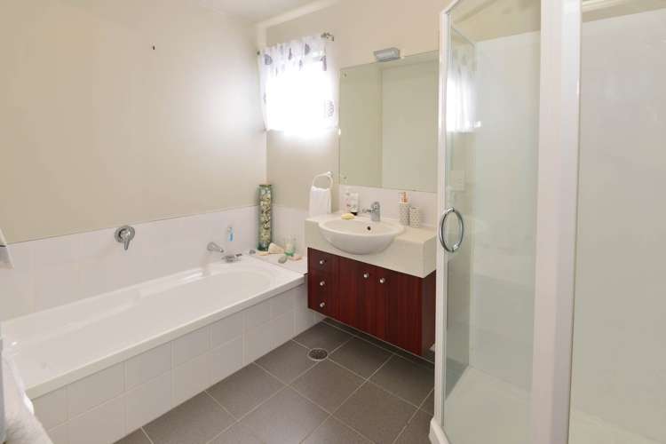 8 Carento Way Stanmore Bay_11