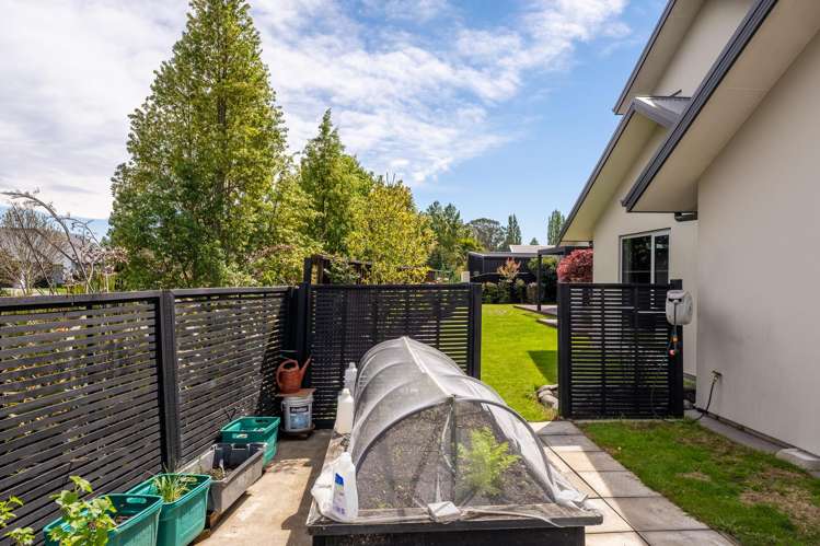 8 Waitikiri Square Parklands_19