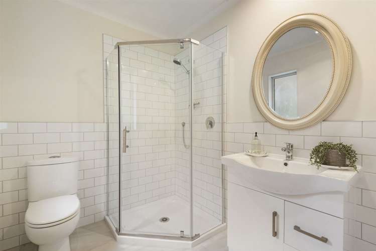 11 Viridian Lane Greenhithe_16