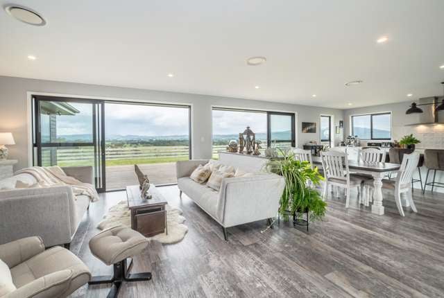 59 Charles Robert Drive Kahutara_2