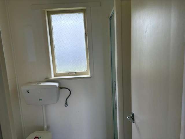 2/494 Devonport Rd 1047_2