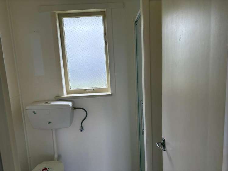 2/494 Devonport Rd 1047_2