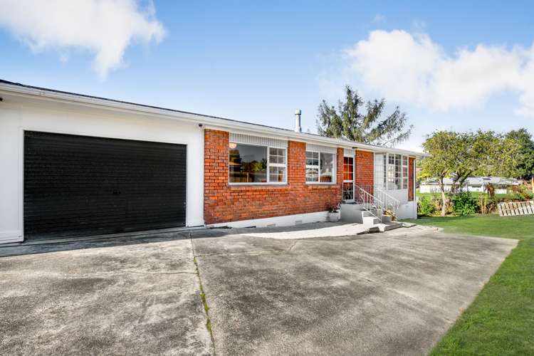 2/51 Royal View Road Te Atatu South_0