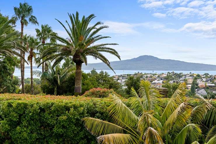 The Sumich Chaplin-designed mansion at 320 Kohimarama Road, in Auckland's St Heliers, was the first house to break the <img0m price ceiling in New Zealand. Photo / Supplied