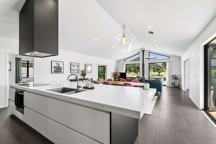 49b Links Drive Waiwhakaiho_8