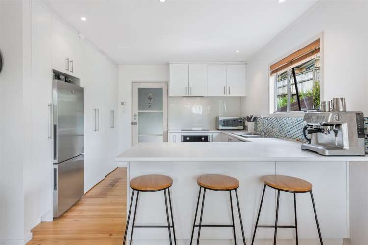 1/9 De Val Drive Titirangi_5