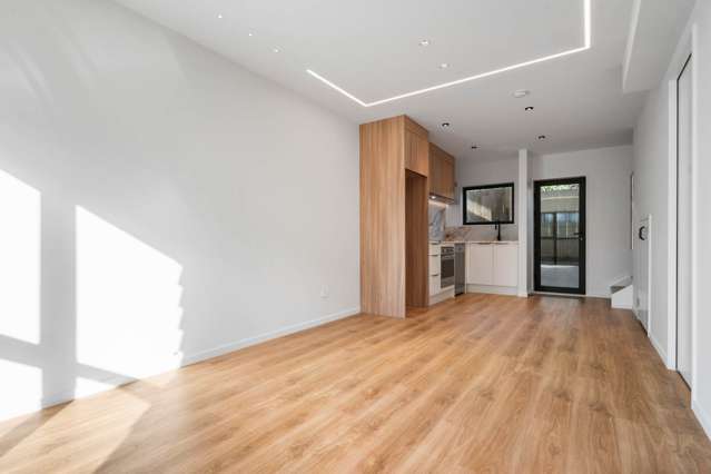 12f Hewlett Road Massey_4