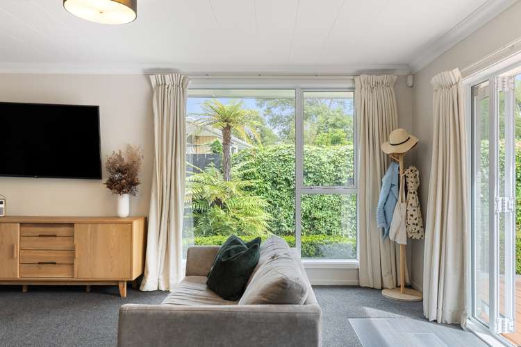 2/5 Esher Place Saint Martins_11