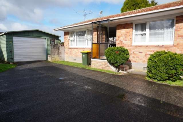 2-Bedroom Home with Garage & Carport – Papatoetoe