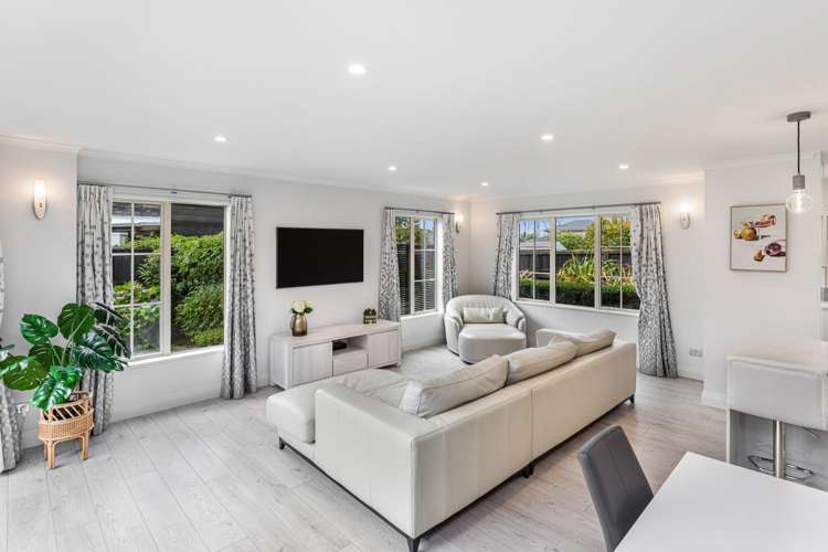 9 Strathmore Gardens Burwood_12