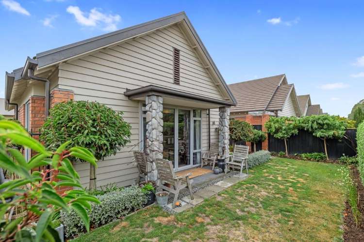 33 Henley Green Northwood_12