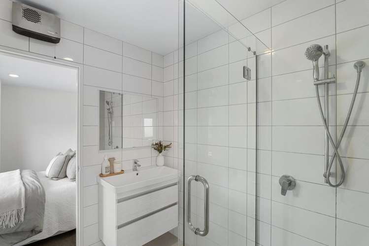 1/6 Feilding Street Addington_11