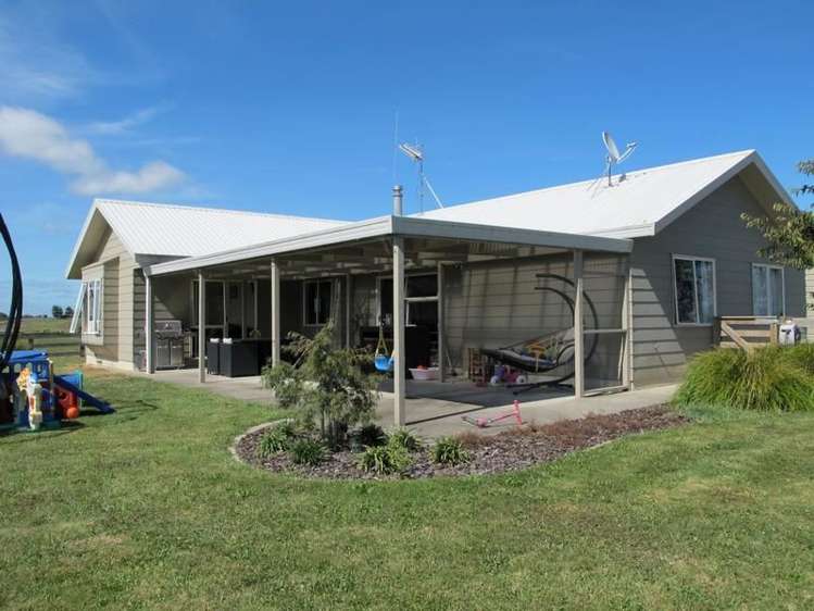 2/795 Tuhikaramea Road Ngahinapouri_18